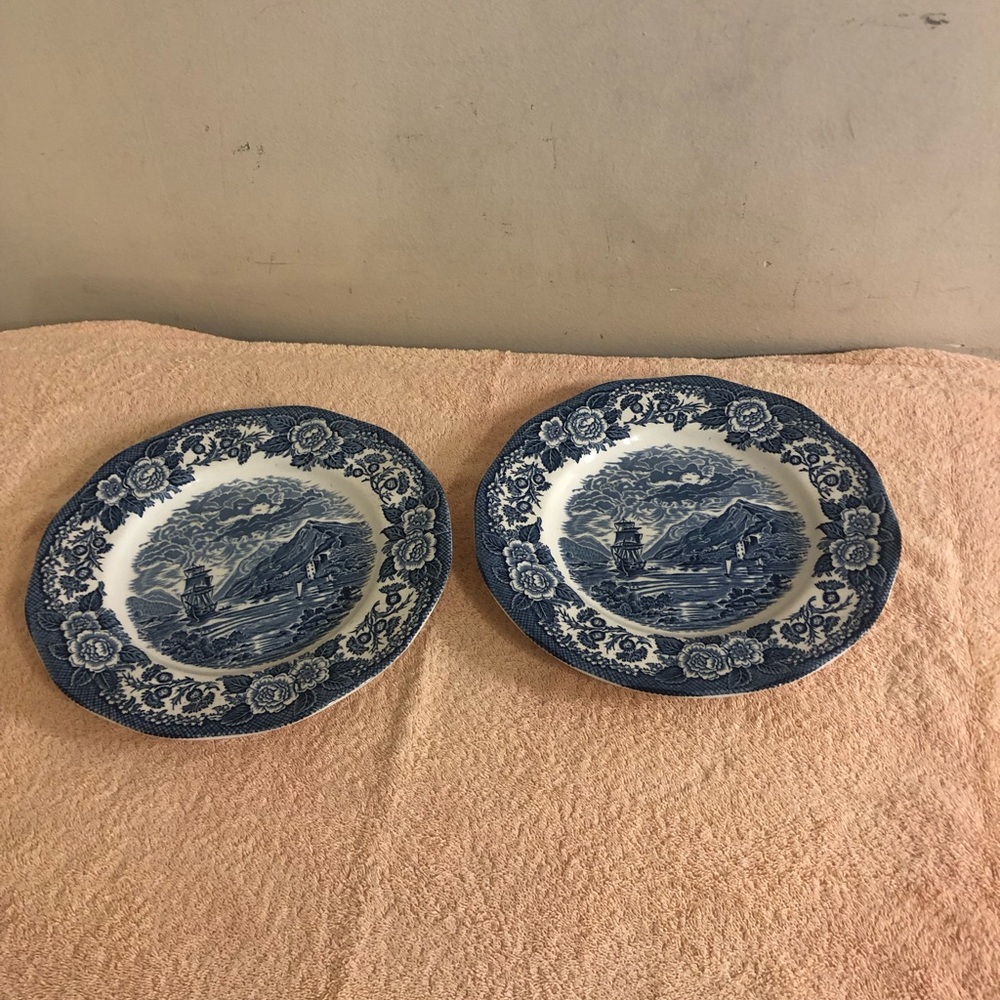 Vintage Lochs of Scotland Royal Warwick 10” Dinner Plates Lot of 2 Loch Dich